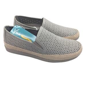 Yuu Womens Lacey Slip-On Light Gray Shoes Size 10 New with Tags Memory Foam